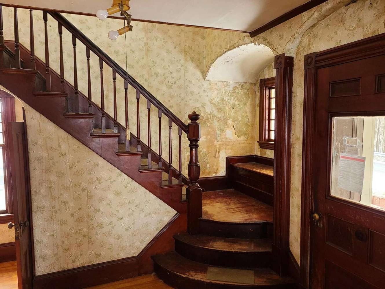 c. 1900 Queen Anne Victorian in Madison, Maine