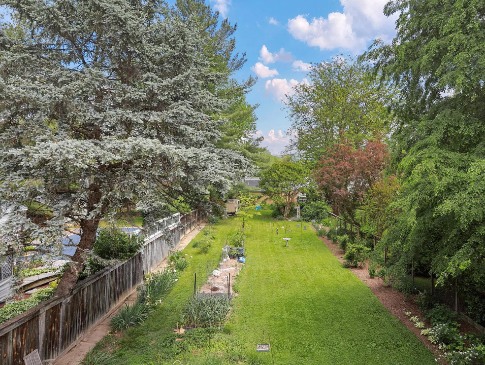 Pretty house! Nice curb appeal! Circa 1903 in Virginia. $250,000