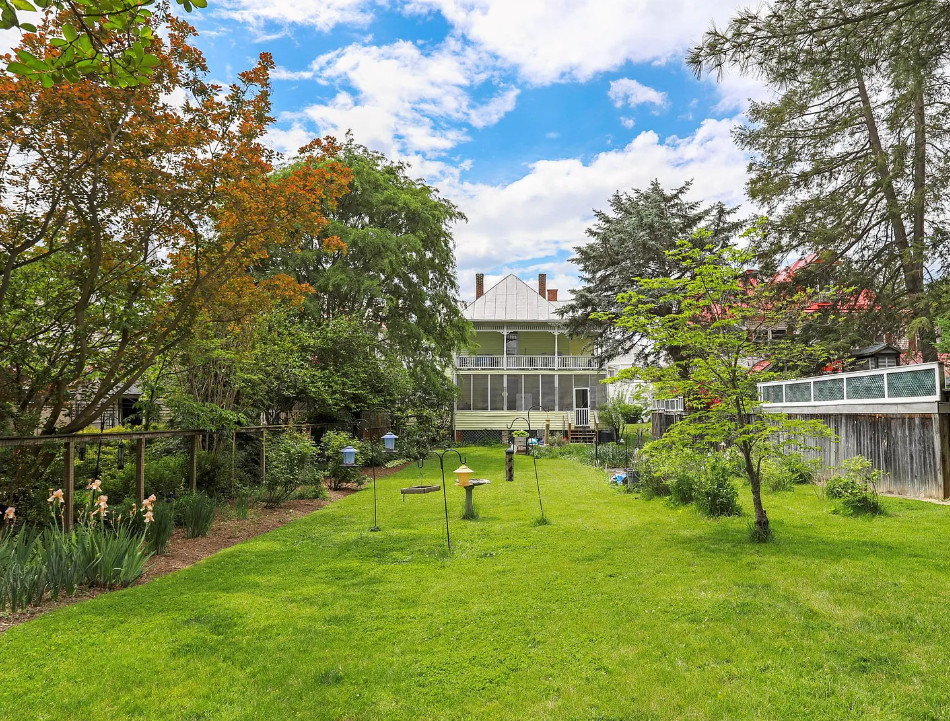 Pretty house! Nice curb appeal! Circa 1903 in Virginia. $250,000