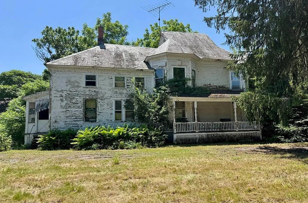 Fixer Upper Alert! Circa 1900 in Vermont. $75,000