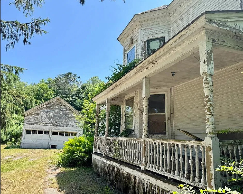 Fixer Upper Alert! Circa 1900 in Vermont. $75,000
