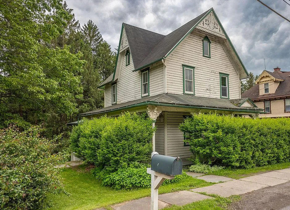 Diamond in the Rough! Almost an acre in Pennsylvania. $150,000