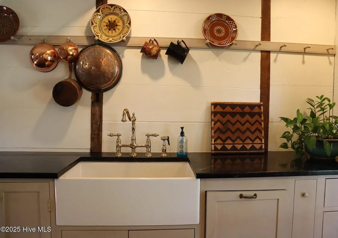 Oh my! In love! Five Oaks House, Circa 1800 in North Carolina. $329,000