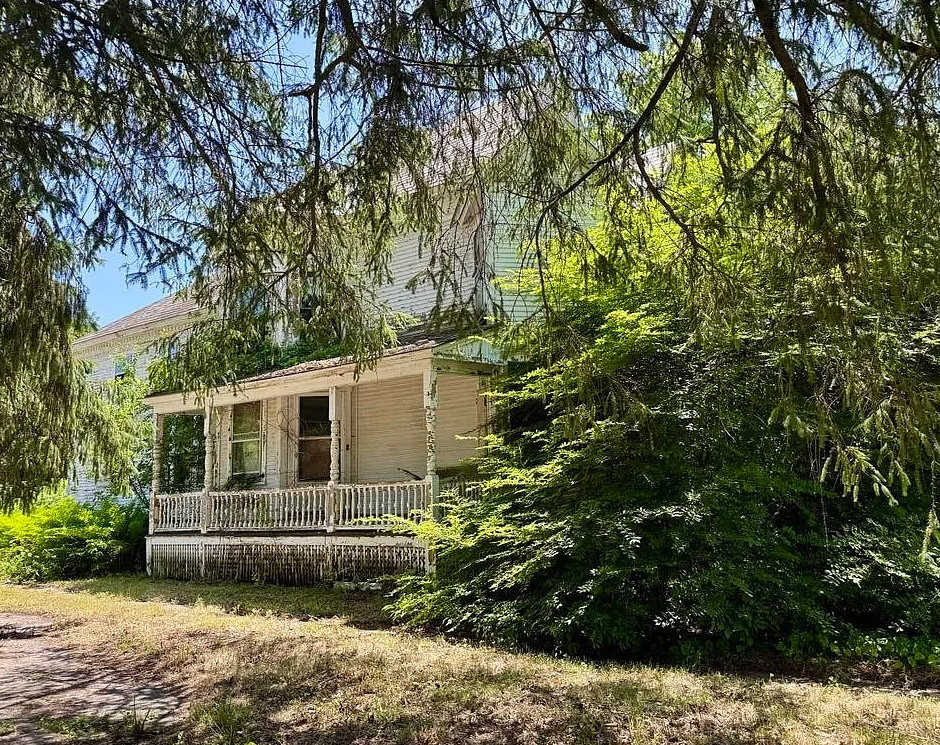 Fixer Upper Alert! Circa 1900 in Vermont. $75,000