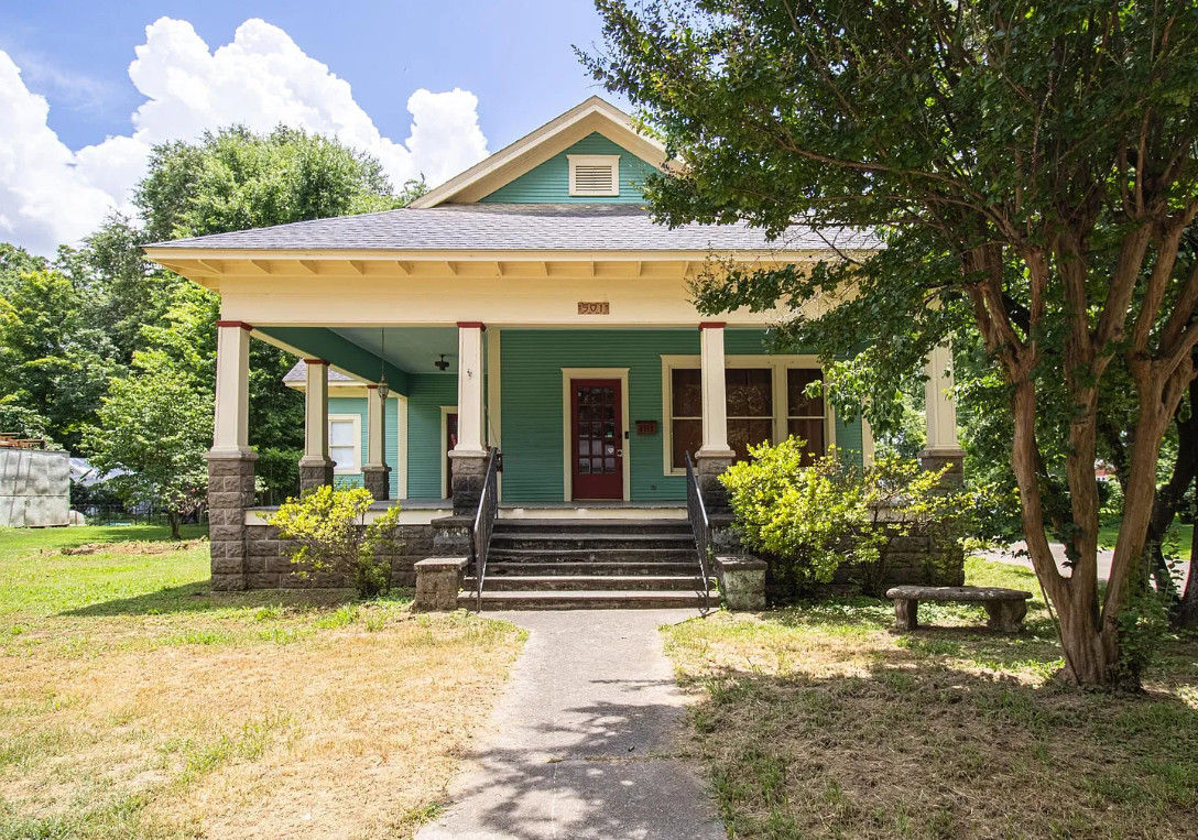 Nice details inside! Circa 1916 in Arkansas. $165,000