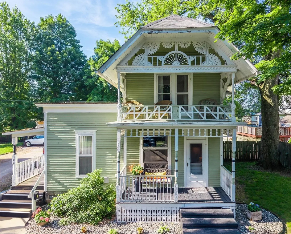 Such a pretty exterior! Circa 1900 in Indiana. $200,000