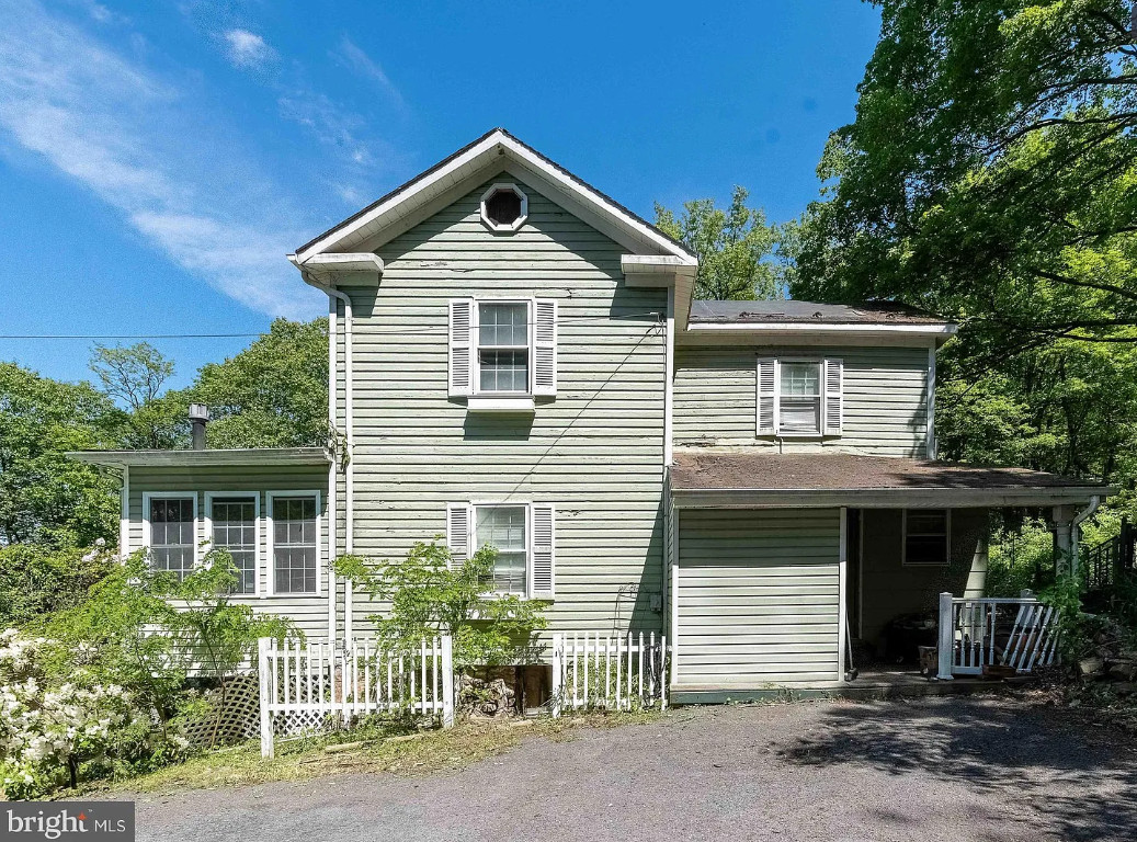 Potential! C. 1920. Almost two acres in Maryland. $119,900