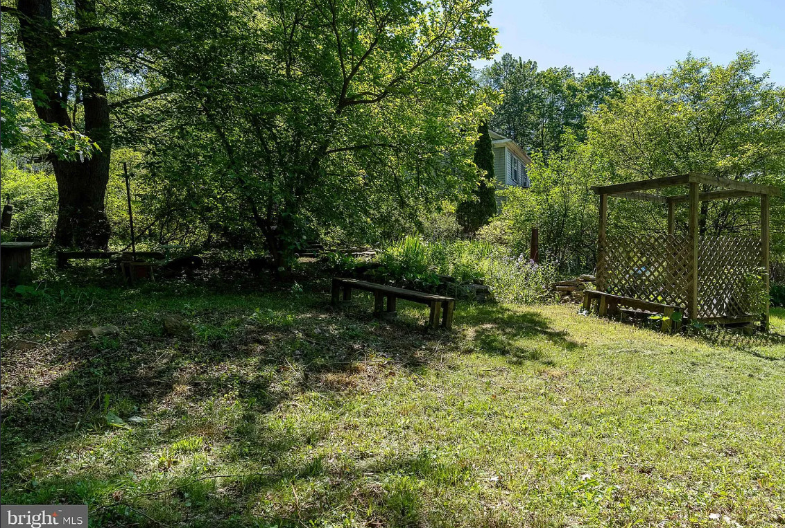 Potential! C. 1920. Almost two acres in Maryland. $119,900