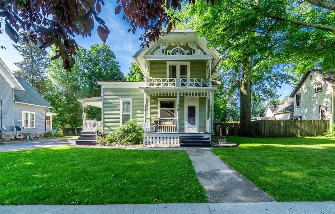 Such a pretty exterior! Circa 1900 in Indiana. $200,000