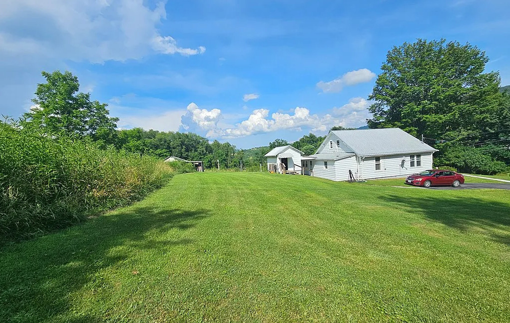 Such a pretty area! Cute house! Almost four acres in Virginia. $159,500