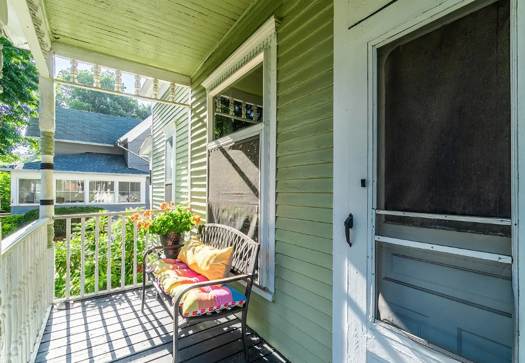 Such a pretty exterior! Circa 1900 in Indiana. $200,000