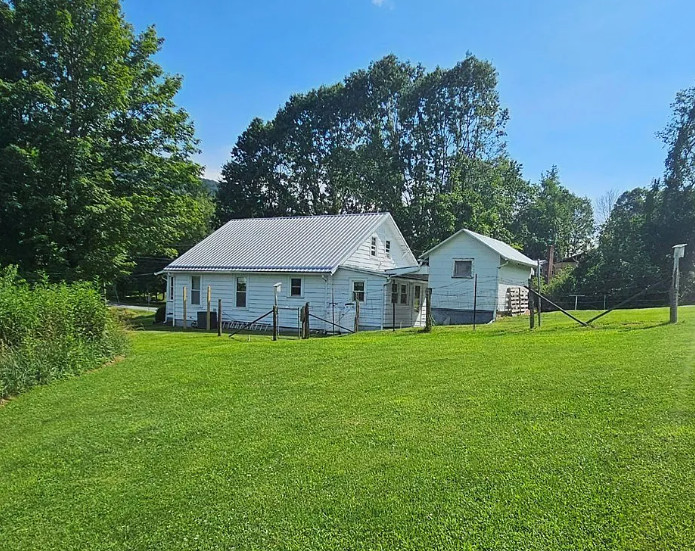 Such a pretty area! Cute house! Almost four acres in Virginia. $159,500