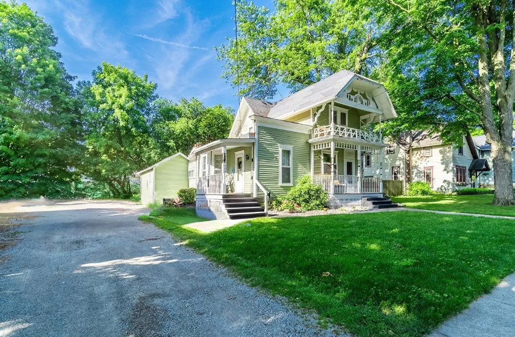 Such a pretty exterior! Circa 1900 in Indiana. $200,000