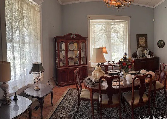 Has a guest house! Being sold fully furnished! C. 1905 in Oklahoma. $249,000