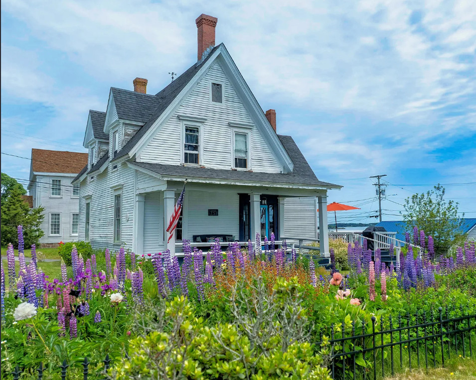 So pretty! Fully furnished. Circa 1830 in Maine. $450,000