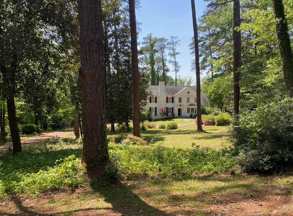 Waterfront with a pool! Over three acres in Georgia. $425,000