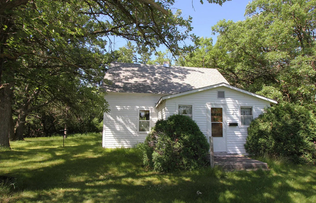 The old barn is cool! On 23 acres in Minnesota. $115,000