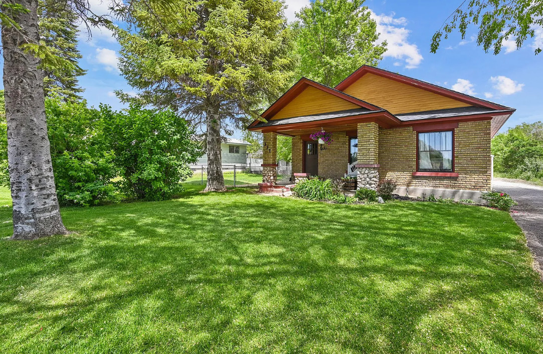 Cute bungalow in Idaho! Circa 1920. $250,000