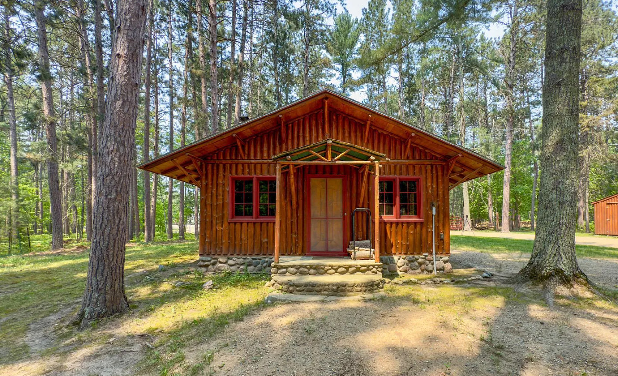Nice cabin on four acres in Minnesota! Short stroll to the lake. $199,900