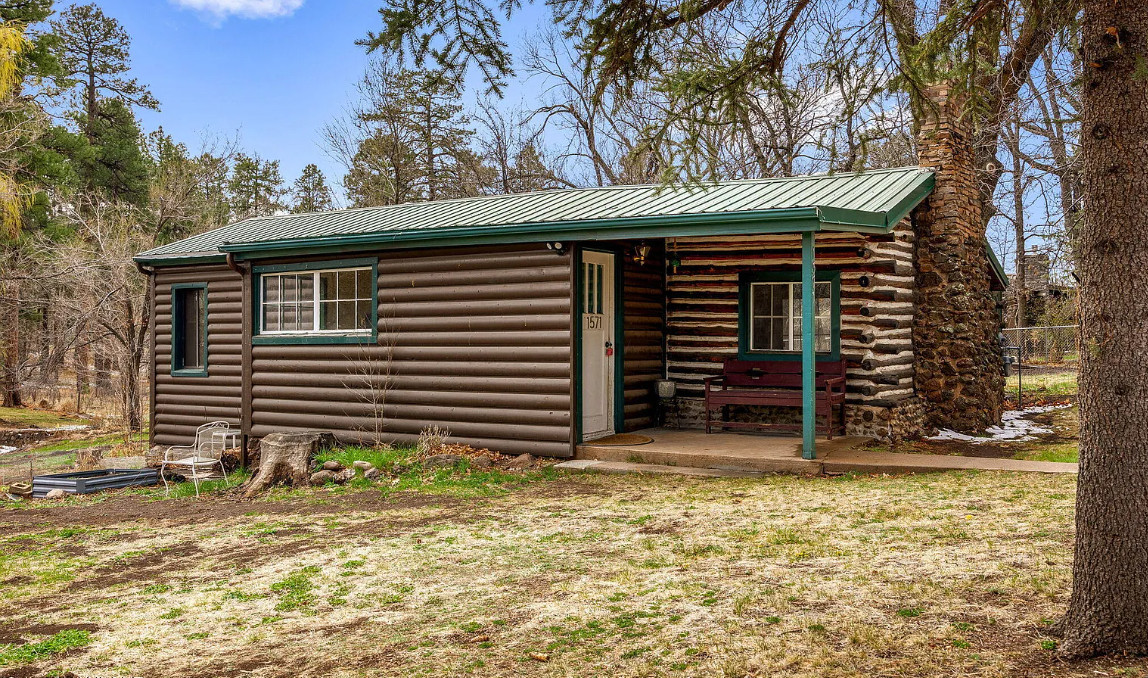 Throop Cabin. Cute interior! Circa 1935 in Arizona. $339,000