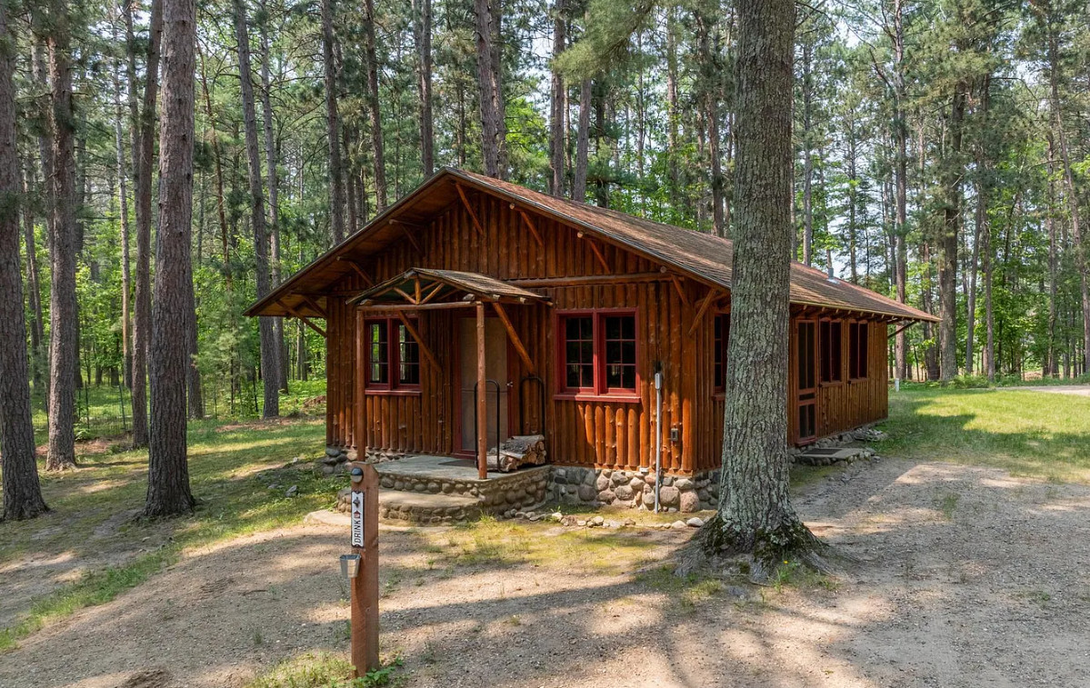Nice cabin on four acres in Minnesota! Short stroll to the lake. $199,900