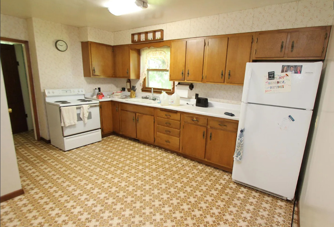 The old barn is cool! On 23 acres in Minnesota. $115,000