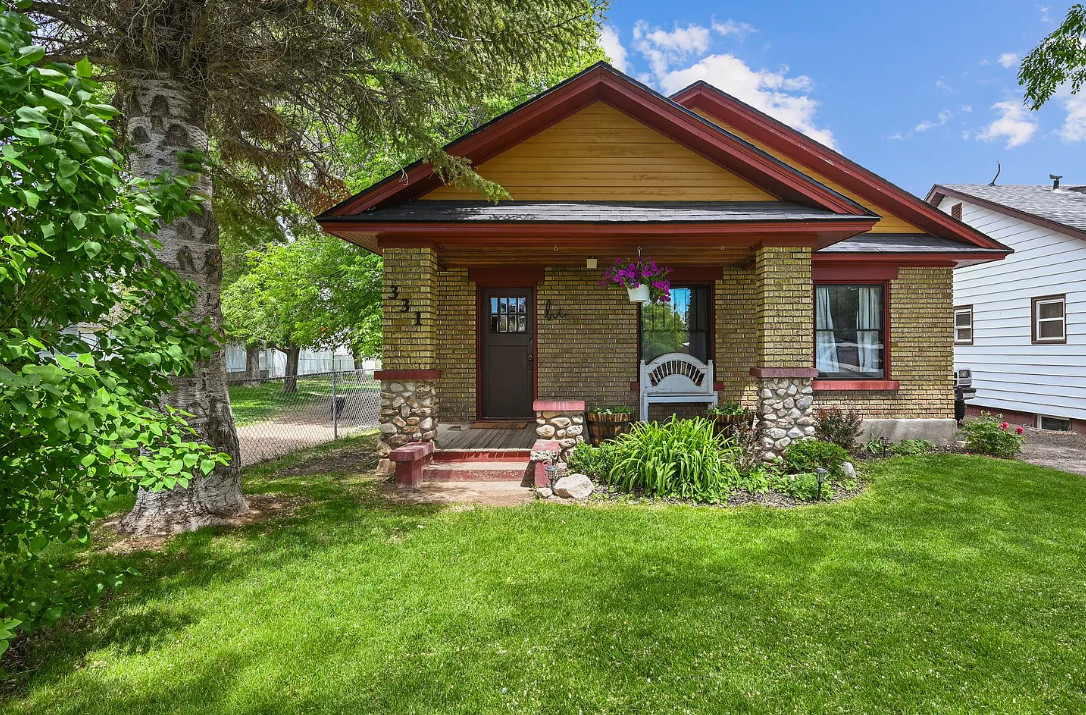 Cute bungalow in Idaho! Circa 1920. $250,000