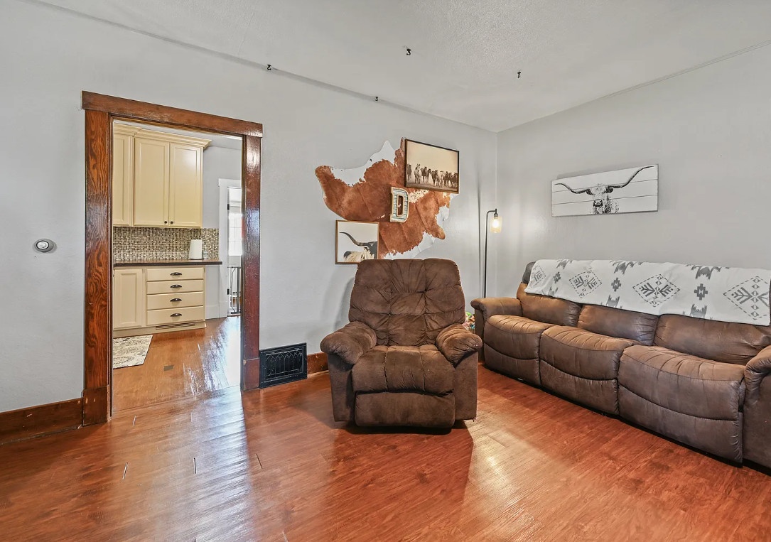 Cute bungalow in Idaho! Circa 1920. $250,000