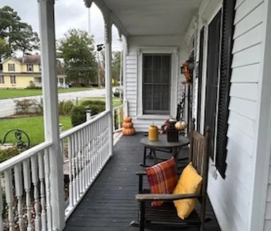 Hour to Nags Head, North Carolina! Town’s first hotel. Great staircase! $289,900