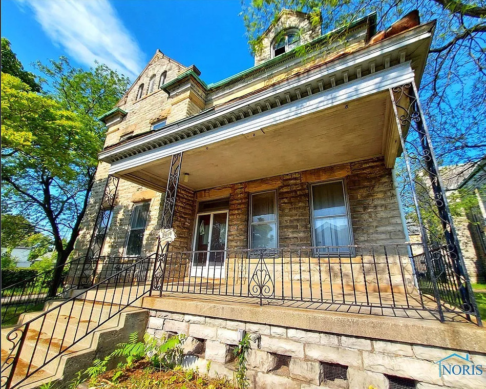 $69,900! Eight bedrooms and four bathrooms! Almost two acres in Ohio.