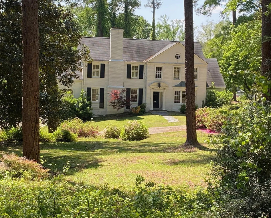 Waterfront with a pool! Over three acres in Georgia. $425,000
