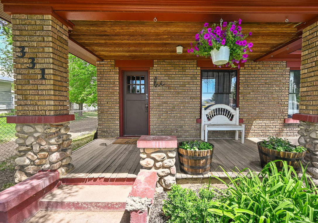 Cute bungalow in Idaho! Circa 1920. $250,000