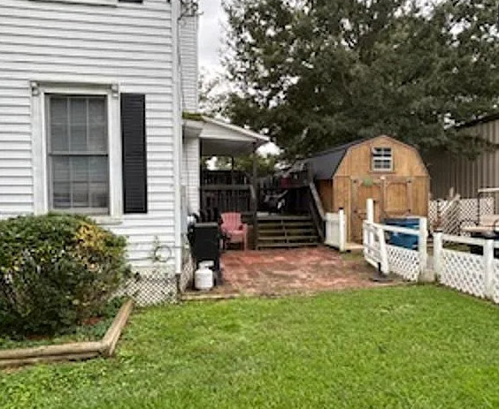 Hour to Nags Head, North Carolina! Town’s first hotel. Great staircase! $289,900