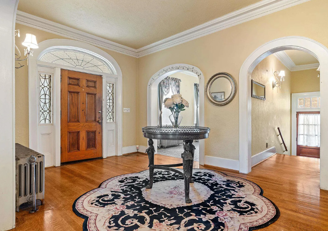 Pretty details! 6 beds/6 baths! Schilleci House, C. 1930 in Alabama. $299,000