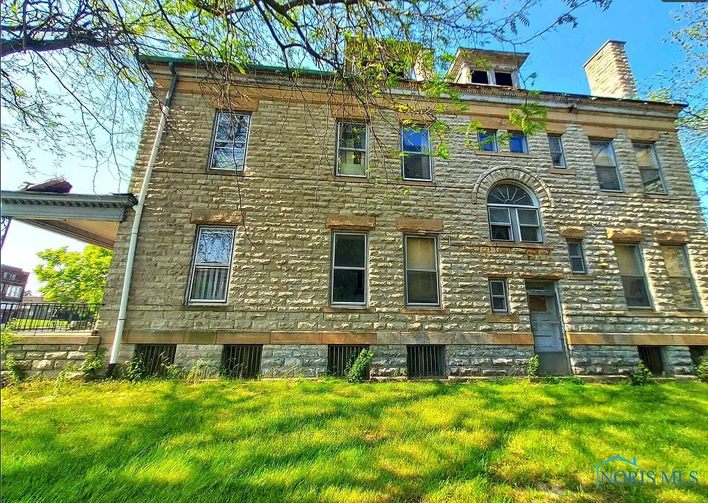 $69,900! Eight bedrooms and four bathrooms! Almost two acres in Ohio.