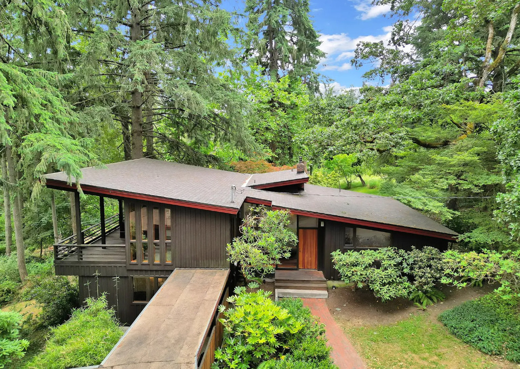 Mid-Century Modern in Oregon. Circa 1954. $795,000