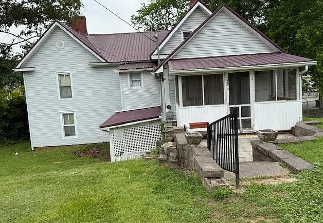 Pretty area! Nice staircase! C. 1880 in Virginia. $125,000