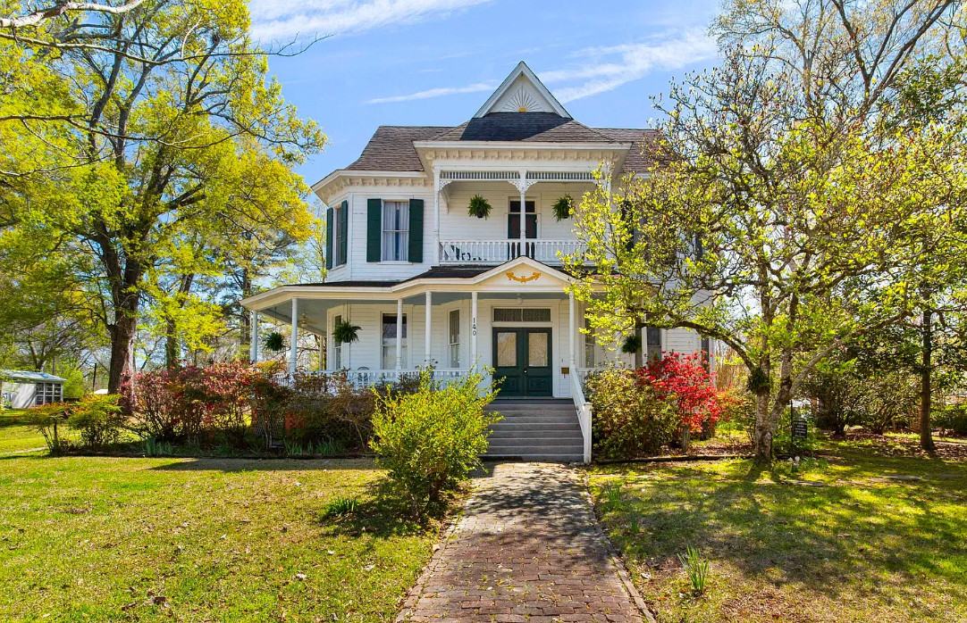 Porch goals and a pretty interior! Smith-Riddell House, C. 1900 in Mississippi. $275,000
