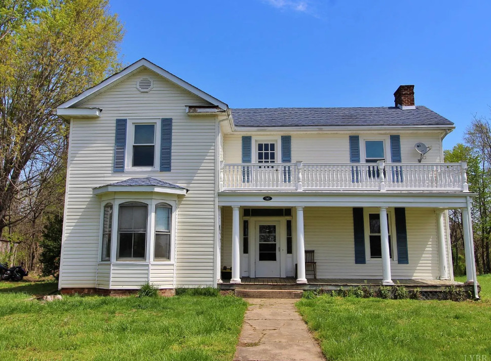 Nice house! Pretty interior! C. 1910. On 3/4 acre in Virginia. $199,900