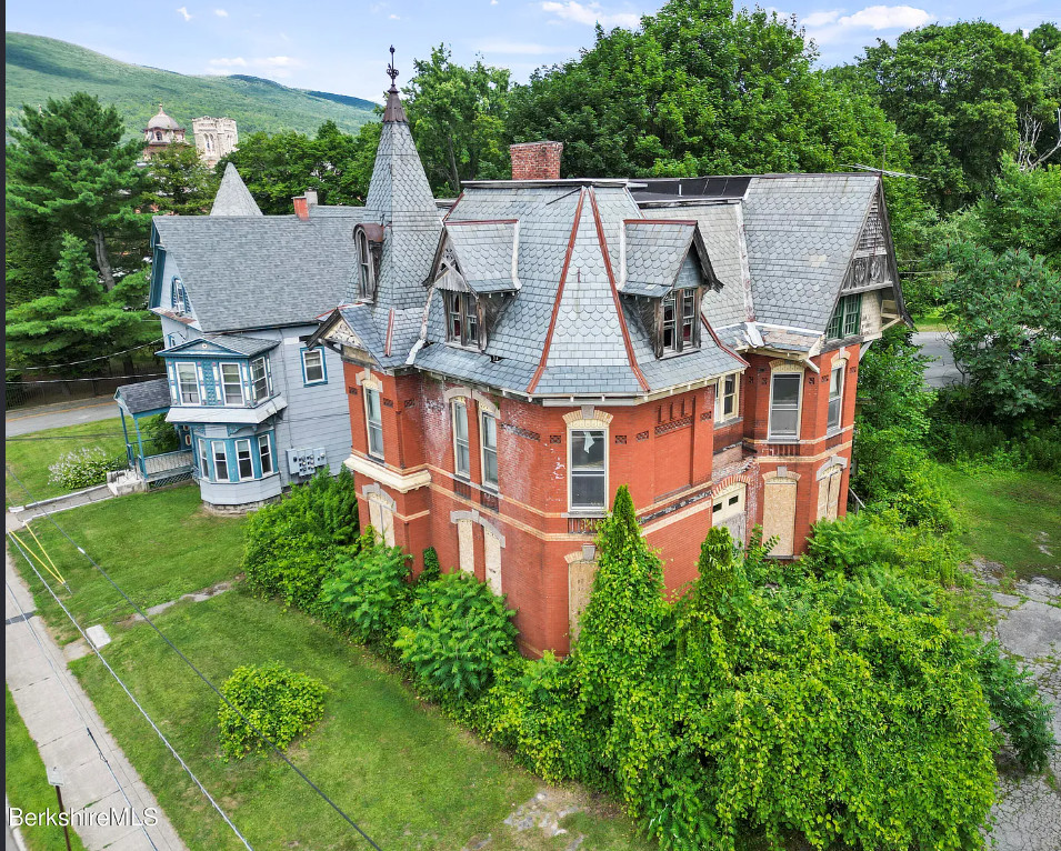$53,000! Another Massachusetts Fixer Upper! C. 1885.