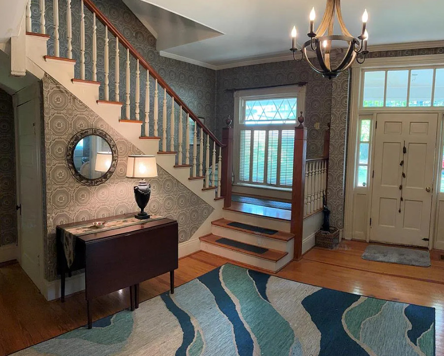 Pocket doors! Nice town! Circa 1902 in Virginia. $229,900