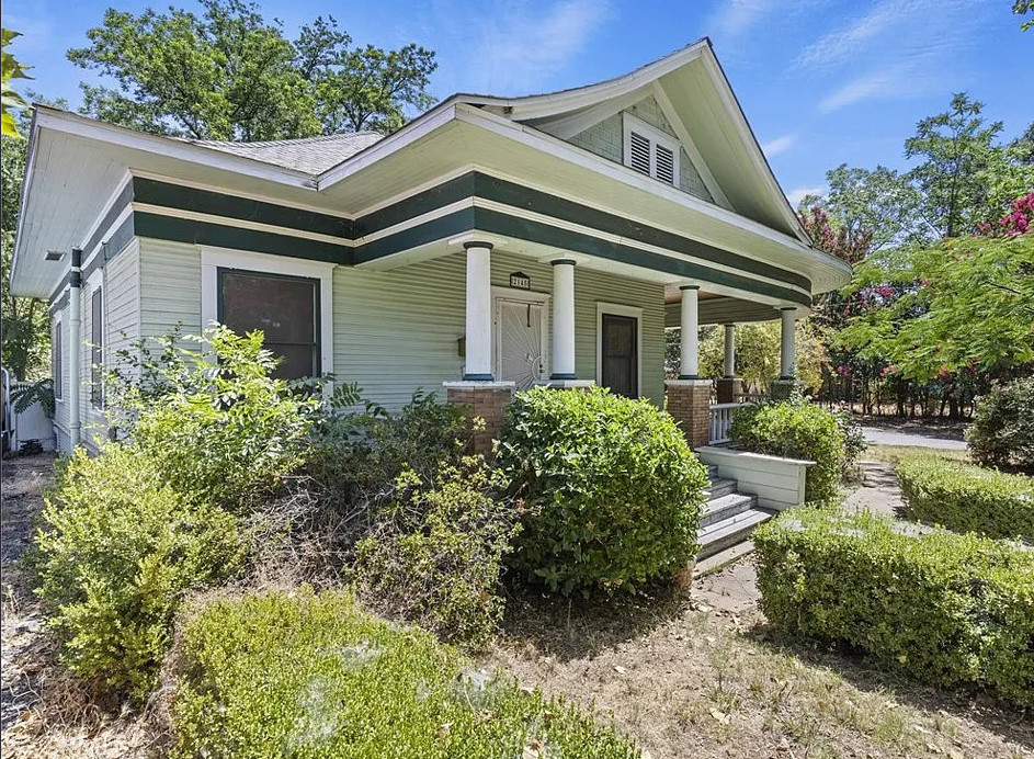Look at the woodwork! Has a guest apartment! C. 1910 in California. $250,000