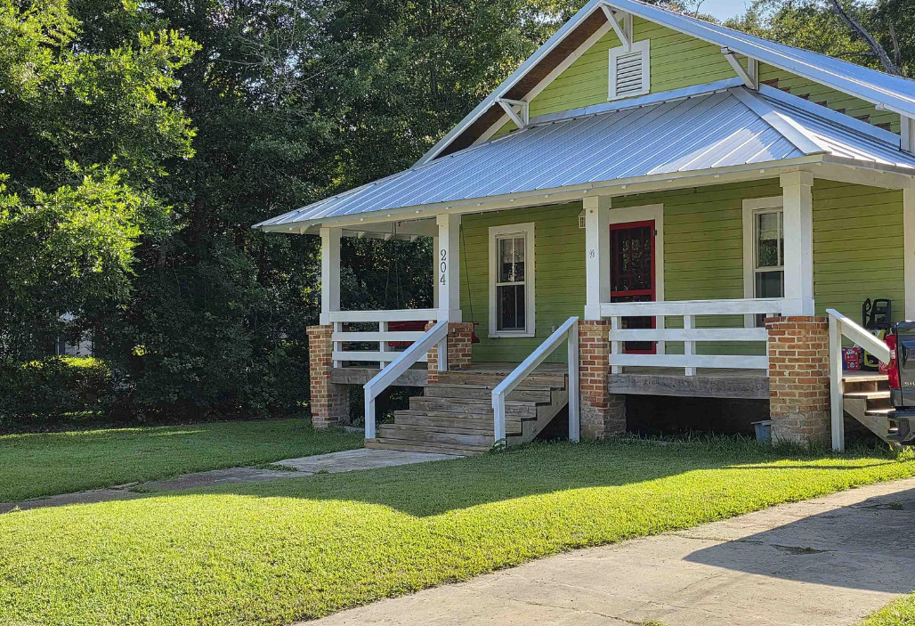 This is cute! Circa 1939 in Florida. $220,000