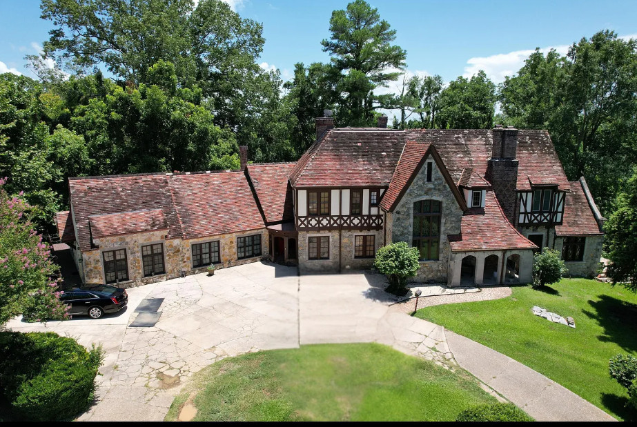 A lot of house for the money! Over an acre in Mississippi. Has a pool! $498,500