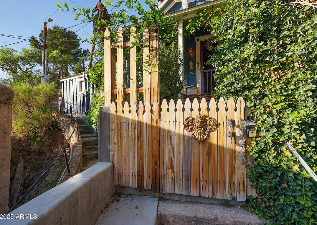 Eclectic! Has a studio guest house! Circa 1910 in Arizona. $349,900
