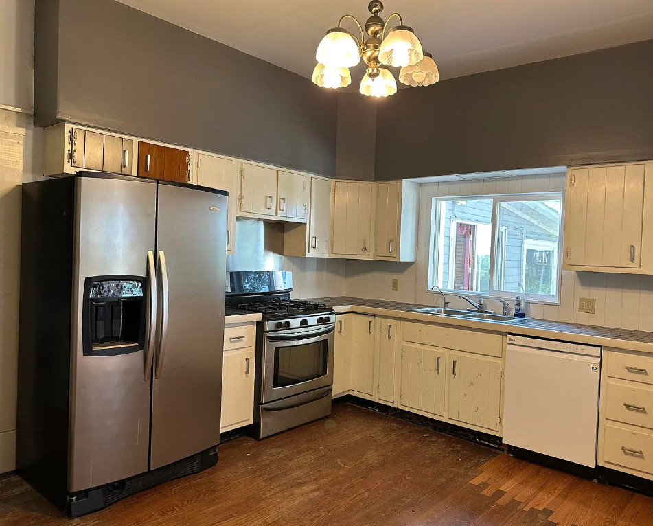 Deal of the Day! Great staircase! Circa 1878 in Illinois. $119,900