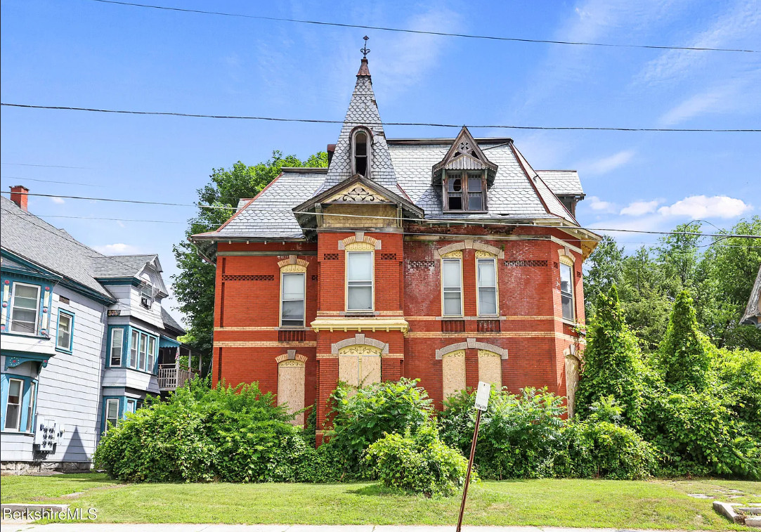 $53,000! Another Massachusetts Fixer Upper! C. 1885.