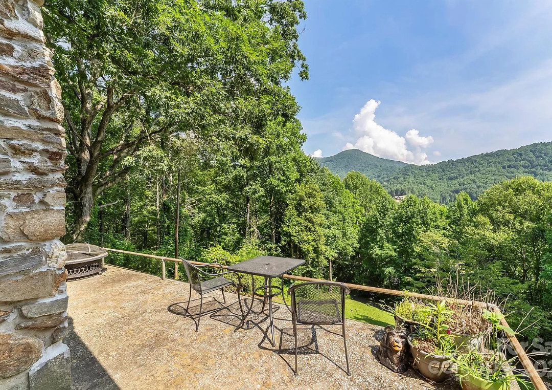 Beautiful setting! Almost nine acres in North Carolina. $375,000