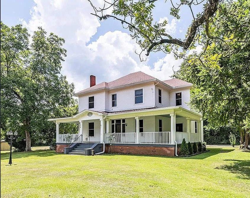 Great staircase and pretty floors! Two acres in Georgia. $299,900