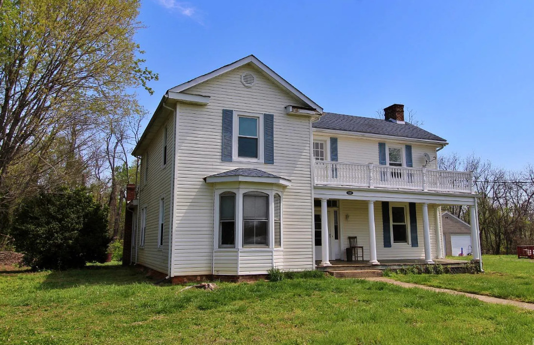 Nice house! Pretty interior! C. 1910. On 3/4 acre in Virginia. $199,900